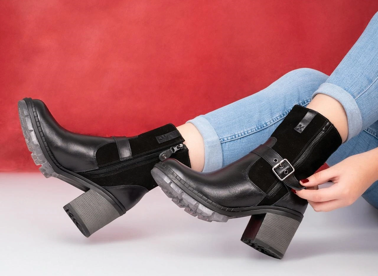 Bottes À Talon 2025 : L'Élégance Incroyable En Cuir Soutenable 16 Style et Confort Tout au Long de l'Année : Comment Porter des Bottes à Talons Épais en Toutes Saisons