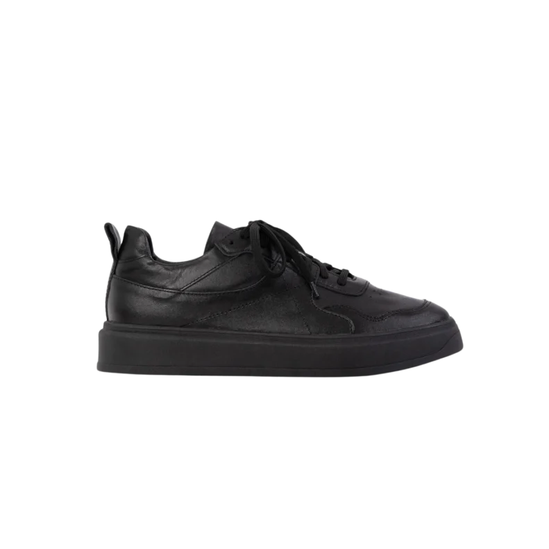 Baskets Sofia en cuir noir de Poema Paris, chaussures femme éco-responsables en cuir de qualité supérieure, alliant confort et style.