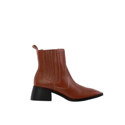 Vue latérale des Bottines Naples en cuir cognac de Poema Paris, design intemporel et éco-responsable pour femmes modernes.