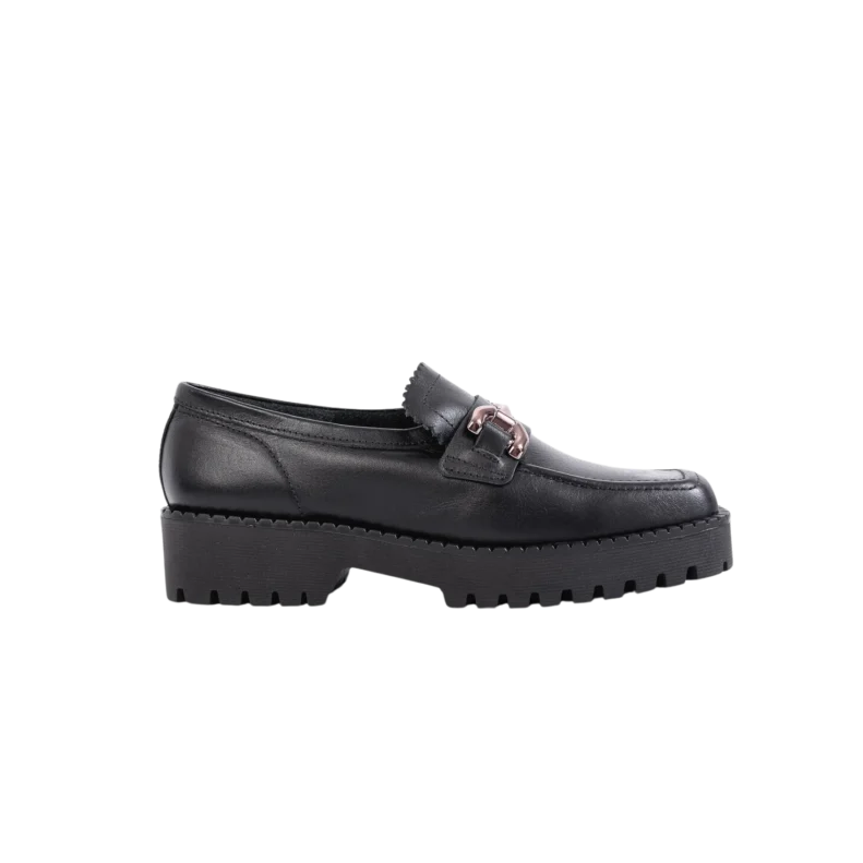 Mocassins Roma en cuir noir de Poema Paris, vue latérale complète, chaussures femme éco-responsables polyvalentes et modernes.