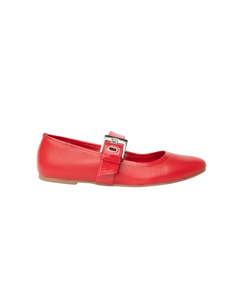 Babies en cuir rouge lisse avec bride vernie et boucle métallique argentée, modèle Toulouse au style rétro chic et écoresponsable.