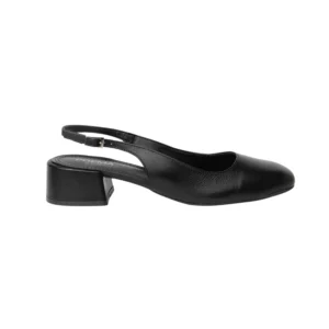 Escarpin slingback pour femme en cuir noir lisse certifié LWG, avec bout rond légèrement structuré, talon bloc bas et stable et bride arrière réglable avec boucle métallique. Un modèle élégant, confortable et durable, parfait pour un usage quotidien ou professionnel.