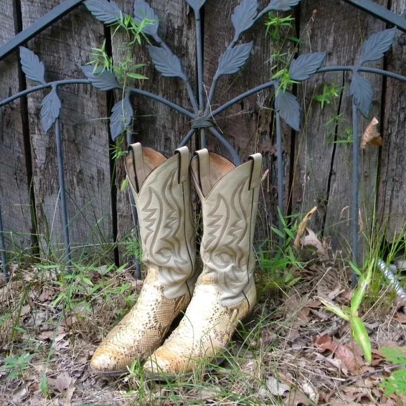 Bottes à talons : des looks élégants pour les jours chauds et froids