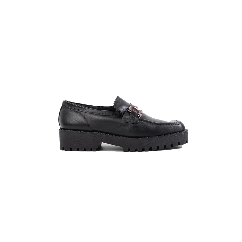 Mocassins Poema Paris en cuir écologique, alliant confort classique et éthique moderne pour un style raffiné.