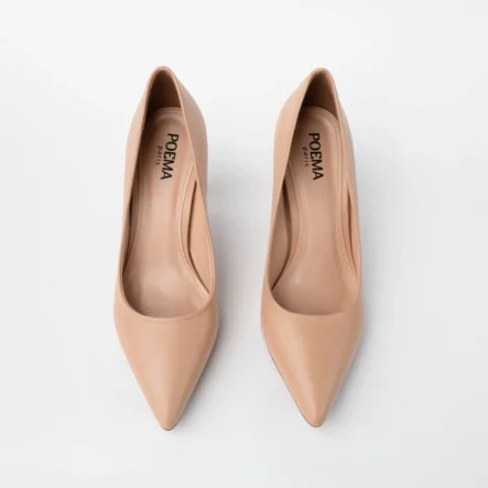 Escarpins en cuir beige à talon fin et bout pointu avec ligne épurée, bout allongé et cuir souple certifié LWG.