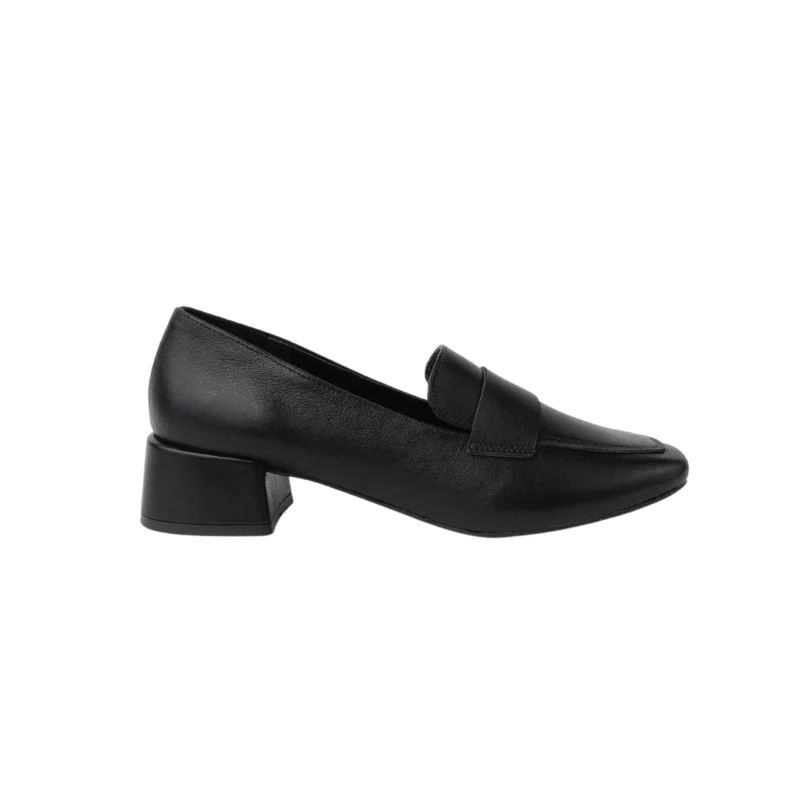 Sevilla – Mocassins en cuir noir à talon bas en cuir souple certifié LWG, confortables et élégants pour un style urbain intemporel.