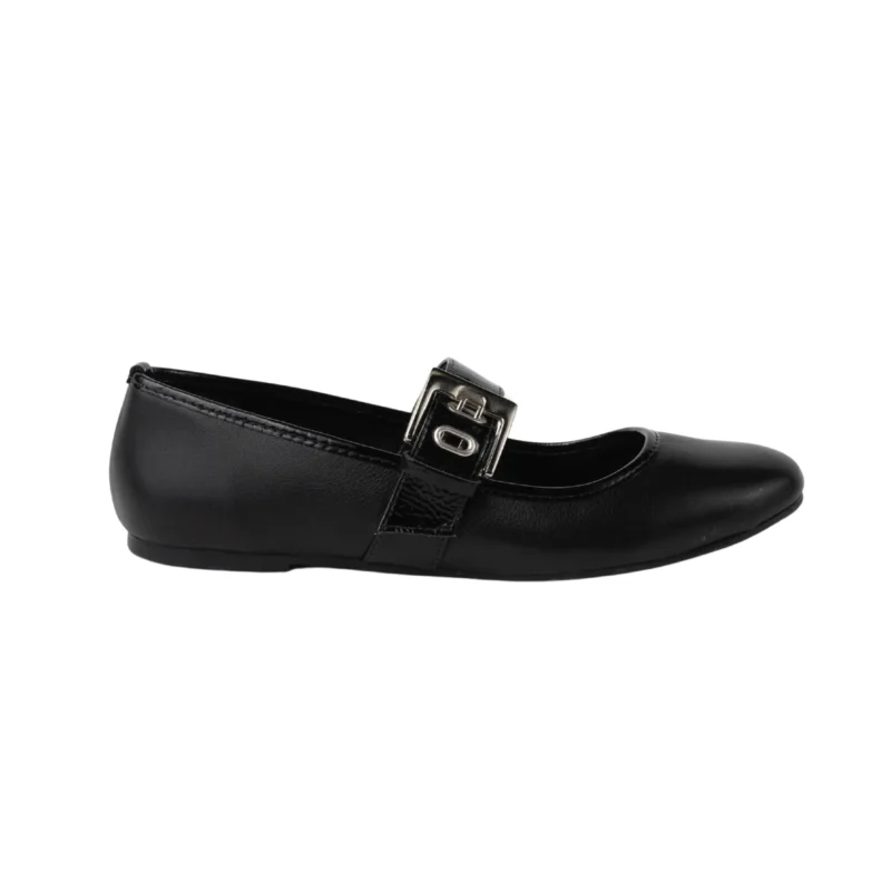 Babies en cuir noir lisse avec bride vernie et boucle métallique argentée, modèle Toulouse au style rétro chic et écoresponsable.