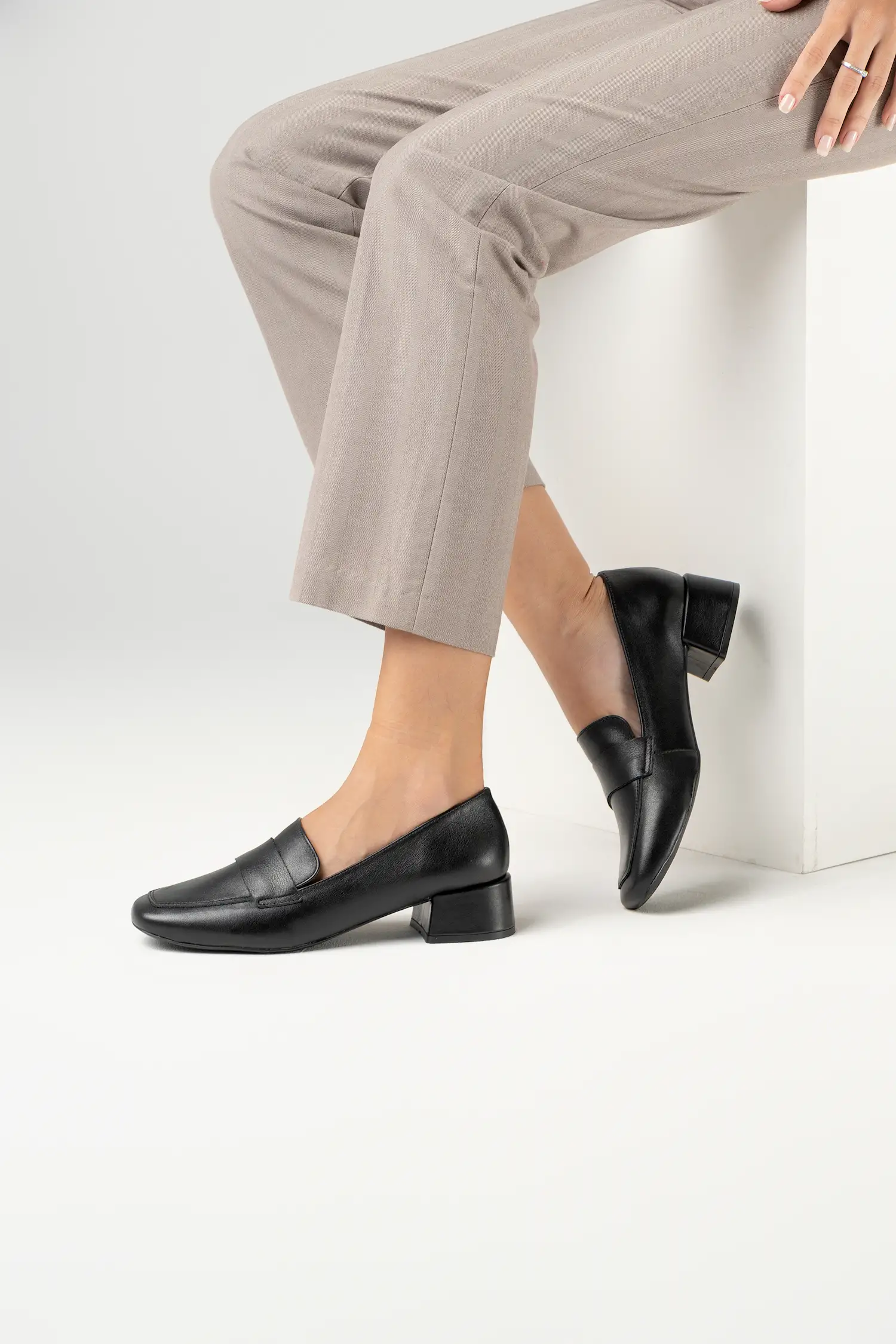 Mocassins en cuir noir à talon bas | Séville